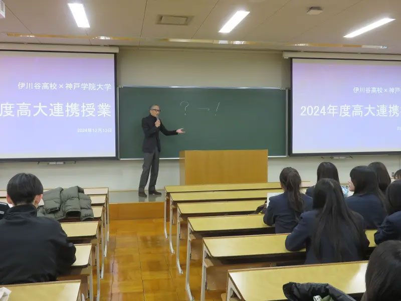 石本学部長によるあいさつ